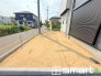 ～お庭もある余裕の敷地～
・広々した敷地にはお庭もご用意。お庭があるだけで余裕を感じますね。
・防草シートや人工芝の敷設などのオプションもお気軽にご相談くださいませ。
(１号棟)