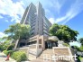 ～堂々とした大型のマンション～
・総戸数の多い大型のマンションですので、外観の迫力もあり誇りに思えるようなお住まいとなっております。
・ぜひ現地でご体感くださいませ。
