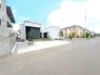 ～十分な広さのある前面道路～
・前面道路は約6ｍございますので、お車でのすれ違いも楽々で余計なストレスがかかりません。
・日々お車での移動が多い方には大切なポイントですね。
