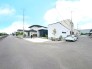～開放感ある角地のお住まい～
・２方向が空く事で開放感のある角地に位置しております。
・窮屈な感じが無く、ゆったりと暮らせるこの魅力をぜひ現地でご体感くださいませ。
