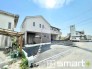 ～閑静な住宅街の立地～
・周辺は閑静な住宅街となっておりますので、静かな暮らしをご実現いただけます。
・前面道路の交通量も多くないので、小さなお子様がいるご家庭でもご安心ですね。
