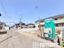～ベタ基礎でしっかりとした土台～
・コンクリートの中に鉄筋を配し強度を高めた「ベタ基礎」を採用。
・しっかりとした土台を造ったうえで、その上に建物が築造されていきます。
