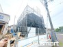 ～ベタ基礎でしっかりとした土台～
・コンクリートの中に鉄筋を配し強度を高めた「ベタ基礎」を採用。
・しっかりとした土台を造ったうえで、その上に建物が築造されていきます。
(１号棟)