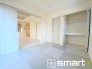 ～使い勝手の良い「和洋室」～
・畳敷きに建具は洋風、というハイブリッド型の「和洋室」。和室と洋室の良い所を組み合わせたお部屋です。
・やはり畳の香りは心が落ち着きますね。
