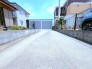 ～十分な広さのある前面道路～
・前面道路は約7ｍございますので、お車でのすれ違いも楽々で余計なストレスがかかりません。
・日々お車での移動が多い方には大切なポイントですね。
