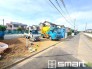 ～閑静な住宅街の立地～
・周辺は閑静な住宅街となっておりますので、静かな暮らしをご実現いただけます。
・前面道路の交通量も多くないので、小さなお子様がいるご家庭でもご安心ですね。
