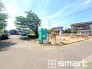 ～開放感ある角地のお住まい～
・２方向が空く事で開放感のある角地に位置しております。
・窮屈な感じが無く、ゆったりと暮らせるこの魅力をぜひ現地でご体感くださいませ。
