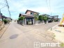 ～開放感ある角地のお住まい～
・２方向が空く事で開放感のある角地に位置しております。
・窮屈な感じが無く、ゆったりと暮らせるこの魅力をぜひ現地でご体感くださいませ。
