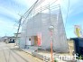 ～閑静な住宅街の立地～
・周辺は閑静な住宅街となっておりますので、静かな暮らしをご実現いただけます。
・前面道路の交通量も多くないので、小さなお子様がいるご家庭でもご安心ですね。
(１号棟)