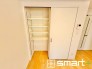 ～リビング収納のあるプラン～
・意外と少ないリビング収納をしっかりとご用意。
・掃除機や買い溜めしたティッシュ、トイレットペーパーなど様々なものが収納可能です。