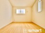 ～２面採光の明るいお部屋～
・洋室は２面採光とする事で穏やかな陽の入る明るい空間となっております。
・くつろぎのプライベート時間を明るい空間で穏やかにお過ごしいただけます。
