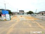 ～閑静な住宅街の立地～
・周辺は閑静な住宅街となっておりますので、静かな暮らしをご実現いただけます。
・前面道路の交通量も多くないので、小さなお子様がいるご家庭でもご安心ですね。
