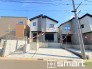 2号棟 ～スタイリッシュな外観～
・２色のコントラストが美しく落ち着きあるデザインの外観となっております。
・グレーとホワイトの組み合わせが、洗練されたクールな雰囲気を醸し出しています。
 2026/07/27m