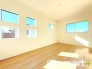 ～２面採光の明るいお部屋～
・洋室は２面採光とする事で穏やかな陽の入る明るい空間となっております。
・くつろぎのプライベート時間を明るい空間で穏やかにお過ごしいただけます。
