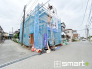 ～閑静な住宅街の立地～
・周辺は閑静な住宅街となっておりますので、静かな暮らしをご実現いただけます。
・前面道路の交通量も多くないので、小さなお子様がいるご家庭でもご安心ですね。
