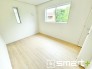～２面採光の明るいお部屋～
・洋室は２面採光とする事で穏やかな陽の入る明るい空間となっております。
・くつろぎのプライベート時間を明るい空間で穏やかにお過ごしいただけます。（１号棟）
