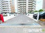 ～敷地内に駐車場をご用意～
・敷地内に収容力に優れた機械式駐車場がございますので、お車をお持ちの方も是非ご検討ください。
・空き状況のご確認などもお気軽にどうぞ。
