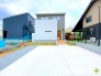 ～ゆとりあるカースペース～
・セカンドカーや来客時にも困らないカースペース３台分。物置や駐輪スペースなどにも利用できますね。
・カーポートなどのオプションもお気軽にご相談くださいませ。
