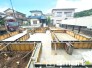 ～ベタ基礎でしっかりとした土台～
・コンクリートの中に鉄筋を配し強度を高めた「ベタ基礎」を採用。
・しっかりとした土台を造ったうえで、その上に建物が築造されていきます。
