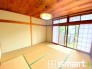～「和みの部屋」和室をご用意～
・ゴロンと寝転がったり、お子様のいるご家庭ではお子様を寝かしつけたり、などご活用いただける和室をご用意。
・やはり畳の香りは心が落ち着きますね。
