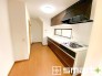 ～リビングを有効活用～
・キッチンは対面式ではなく壁側にございますので、お部屋の中の空間を有効活用できます。
・現地ではぜひ家具の配置などもイメージしながらご見学くださいませ。
