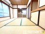～「和みの部屋」和室をご用意～
・ゴロンと寝転がったり、お子様のいるご家庭ではお子様を寝かしつけたり、などご活用いただける和室をご用意。
・やはり畳の香りは心が落ち着きますね。
