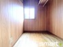 ～広々した「納戸」をご用意～
・本来の用途である収納としてはもちろん、テレワークスペースとしてもご利用可能な納戸をご用意。
・広さの感覚など、ぜひ現地でご体感くださいませ。
