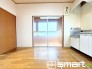 ～リビングを有効活用～
・キッチンは対面式ではなく壁側にございますので、お部屋の中の空間を有効活用できます。
・現地ではぜひ家具の配置などもイメージしながらご見学くださいませ。
