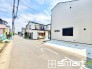 ～開放感ある角地のお住まい～
・２方向が空く事で開放感のある角地に位置しております。
・窮屈な感じが無く、ゆったりと暮らせるこの魅力をぜひ現地でご体感くださいませ。
