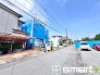 ～閑静な住宅街の立地～
・周辺は閑静な住宅街となっておりますので、静かな暮らしをご実現いただけます。
・前面道路の交通量も多くないので、小さなお子様がいるご家庭でもご安心ですね。
