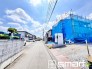 ～十分な広さのある前面道路～
・前面道路は約４ｍございますので、お車でのすれ違いも可能で余計なストレスがかかりません。
・日々お車での移動が多い方には大切なポイントですね。

