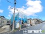 ～十分な広さのある前面道路～
・前面道路は約６ｍございますので、お車でのすれ違いも楽々で余計なストレスがかかりません。
・日々お車での移動が多い方には大切なポイントですね。
