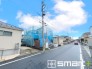 ～閑静な住宅街の立地～
・周辺は閑静な住宅街となっておりますので、静かな暮らしをご実現いただけます。
・前面道路の交通量も多くないので、小さなお子様がいるご家庭でもご安心ですね。
