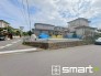 ～開放感ある角地のお住まい～
・２方向が空く事で開放感のある角地に位置しております。
・窮屈な感じが無く、ゆったりと暮らせるこの魅力をぜひ現地でご体感くださいませ。
