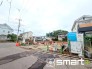 ～閑静な住宅街の立地～
・周辺は閑静な住宅街となっておりますので、静かな暮らしをご実現いただけます。
・前面道路の交通量も多くないので、小さなお子様がいるご家庭でもご安心ですね。
