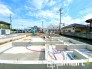 1号棟 ～ベタ基礎でしっかりとした土台～
・コンクリートの中に鉄筋を配し強度を高めた「ベタ基礎」を採用。
・しっかりとした土台を造ったうえで、その上に建物が築造されていきます。
