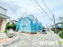 ～十分な広さのある前面道路～
・前面道路は約４ｍございますので、お車でのすれ違いも可能で余計なストレスがかかりません。
・日々お車での移動が多い方には大切なポイントですね。
