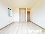 ～２面採光の明るいお部屋～
・洋室は２面採光とする事で穏やかな陽の入る明るい空間となっております。
・くつろぎのプライベート時間を明るい空間で穏やかにお過ごしいただけます。
