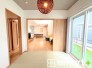 ～使い勝手の良い「和洋室」～
・畳敷きに建具は洋風、というハイブリッド型の「和洋室」。和室と洋室の良い所を組み合わせたお部屋です。
・やはり畳の香りは心が落ち着きますね。
