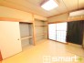 ～「和みの部屋」和室をご用意～
・ゴロンと寝転がったり、お子様のいるご家庭ではお子様を寝かしつけたり、などご活用いただける和室をご用意。
・やはり畳の香りは心が落ち着きますね。
※AIによる画像加工を施しています。 
