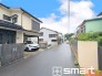 ～閑静な住宅街の立地～
・周辺は閑静な住宅街となっておりますので、静かな暮らしをご実現いただけます。
・前面道路の交通量も多くないので、小さなお子様がいるご家庭でもご安心ですね。
