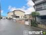 ～閑静な住宅街の立地～
・周辺は閑静な住宅街となっておりますので、静かな暮らしをご実現いただけます。
・前面道路の交通量も多くないので、小さなお子様がいるご家庭でもご安心ですね。
