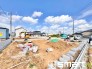 ～閑静な住宅街の立地～
・周辺は閑静な住宅街となっておりますので、静かな暮らしをご実現いただけます。
・前面道路の交通量も多くないので、小さなお子様がいるご家庭でもご安心ですね。
