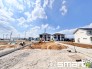 ～閑静な住宅街の立地～
・周辺は閑静な住宅街となっておりますので、静かな暮らしをご実現いただけます。
・前面道路の交通量も多くないので、小さなお子様がいるご家庭でもご安心ですね。

