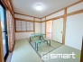 ～２面採光の明るいお部屋～
・和室は２面採光とする事で穏やかな陽の入る明るい空間となっております。
・くつろぎのプライベート時間を明るい空間で穏やかにお過ごしいただけます。
