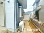 ～お庭もある余裕の敷地～
・広々した敷地にはお庭もご用意。お庭があるだけで余裕を感じますね。
・防草シートや人工芝の敷設などのオプションもお気軽にご相談くださいませ。
