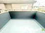 ～洗濯物も干しやすいバルコニー～
・バルコニーには物干し竿受けが標準装備されております。
・テラス屋根等のオプションもお気軽にご相談くださいませ。
