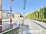1号棟 ～閑静な住宅街の立地～
・周辺は閑静な住宅街となっておりますので、静かな暮らしをご実現いただけます。
・前面道路の交通量も多くないので、小さなお子様がいるご家庭でもご安心ですね。

