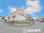 ～開放感ある角地のお住まい～
・２方向が空く事で開放感のある角地に位置しております。
・窮屈な感じが無く、ゆったりと暮らせるこの魅力をぜひ現地でご体感くださいませ。
