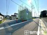 ～開放感ある角地のお住まい～
・２方向が空く事で開放感のある角地に位置しております。
・窮屈な感じが無く、ゆったりと暮らせるこの魅力をぜひ現地でご体感くださいませ。
